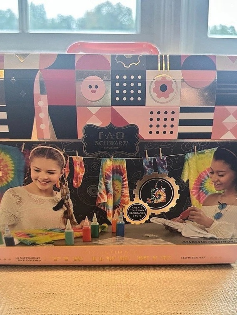 FAO Schwarz BRAND NEW Create Your Own Custom Fashion Tie Dye Kit